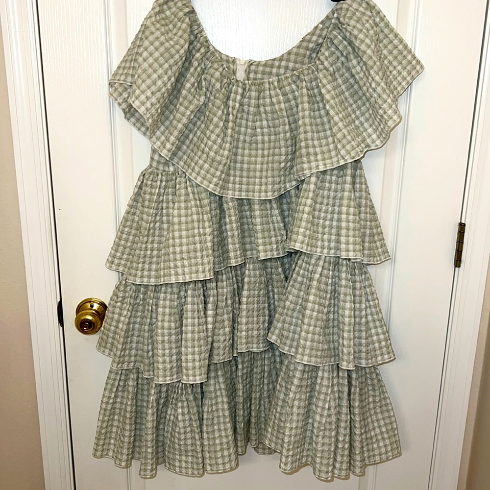 Ruffle dress sz L